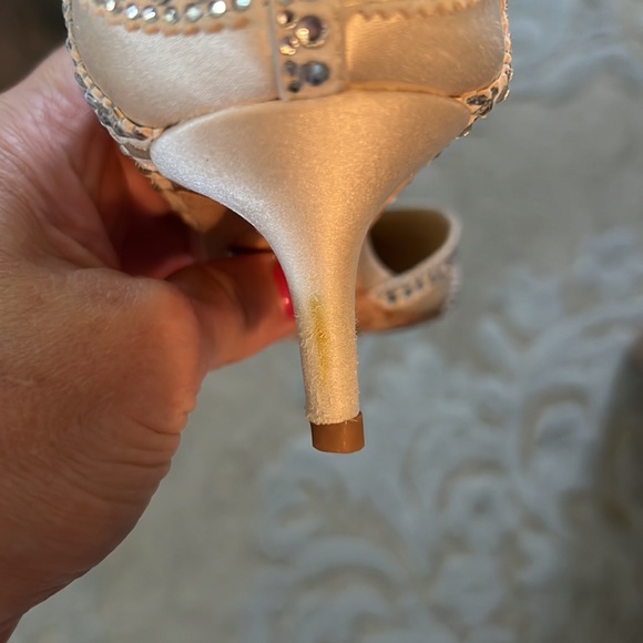 Badgley Mischka shoes. - Picture 12 of 12